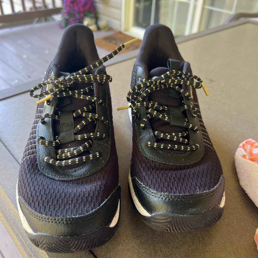 Under Armour Curry Flow 9 Black/Gold Basketball Shoes – Youth 7Y - Picture 4 of 5